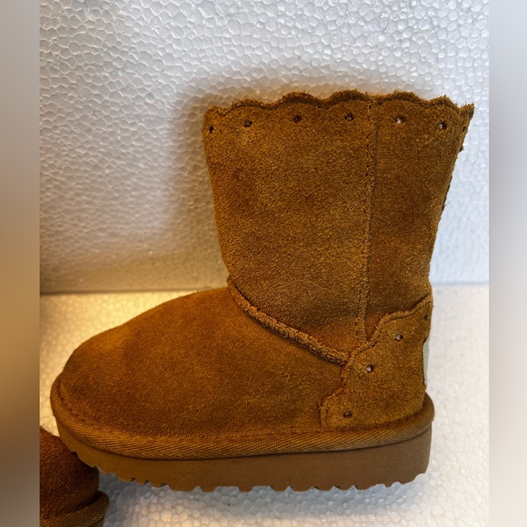 UGG Classic Toddler Size 6 Chestnut Suede Sheepskin Boots - Picture 8 of 10